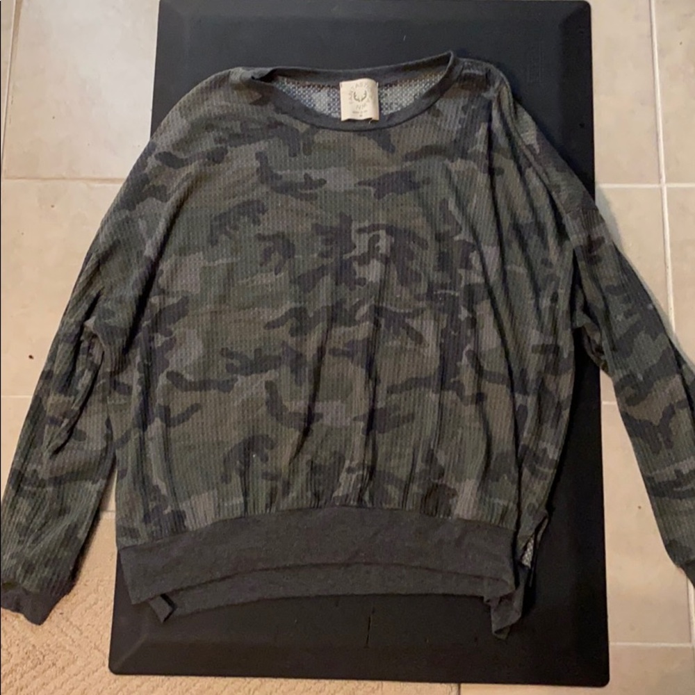 Oversized Camo Thermal